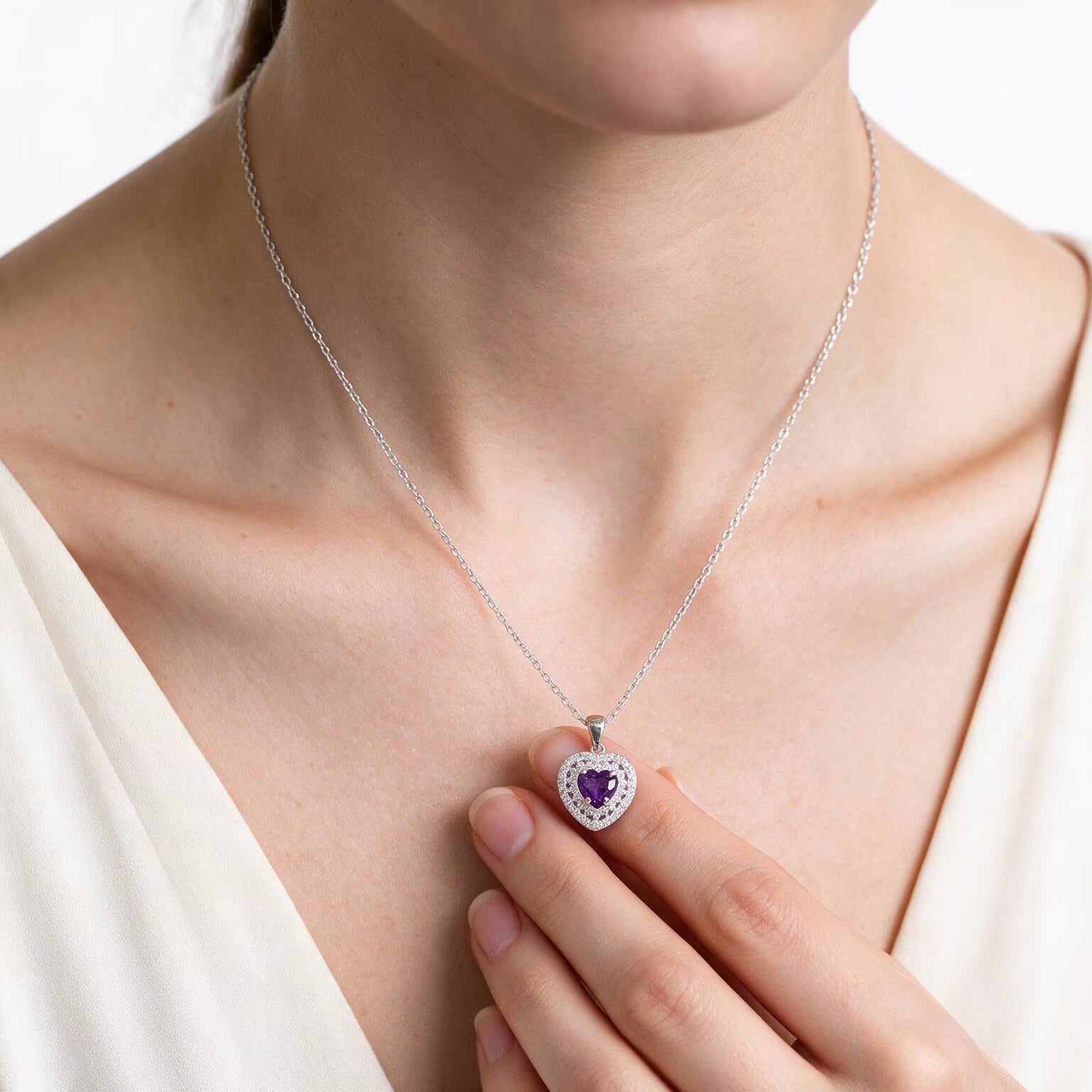 Royal Amour Amethyst Pendant